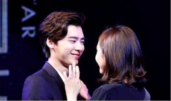 女友爆料李易峰视频,女友爆料背后的真相 第1张 女友爆料李易峰视频,女友爆料背后的真相 第1张